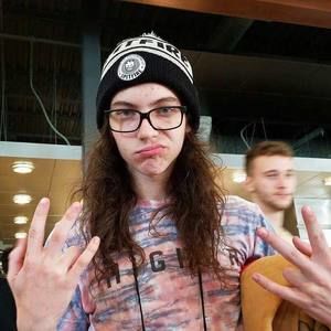 Meet your Posher, Max